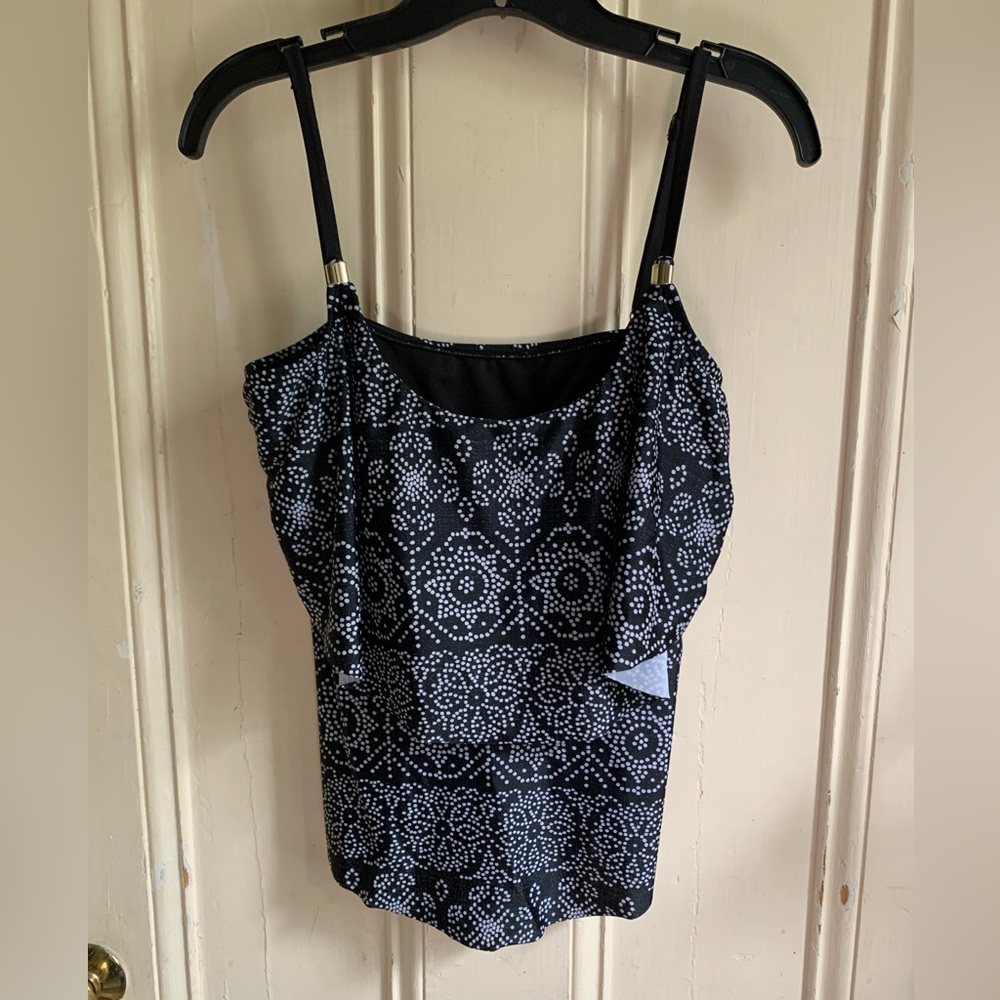 Women’s 24th & Ocean black and white tankini top